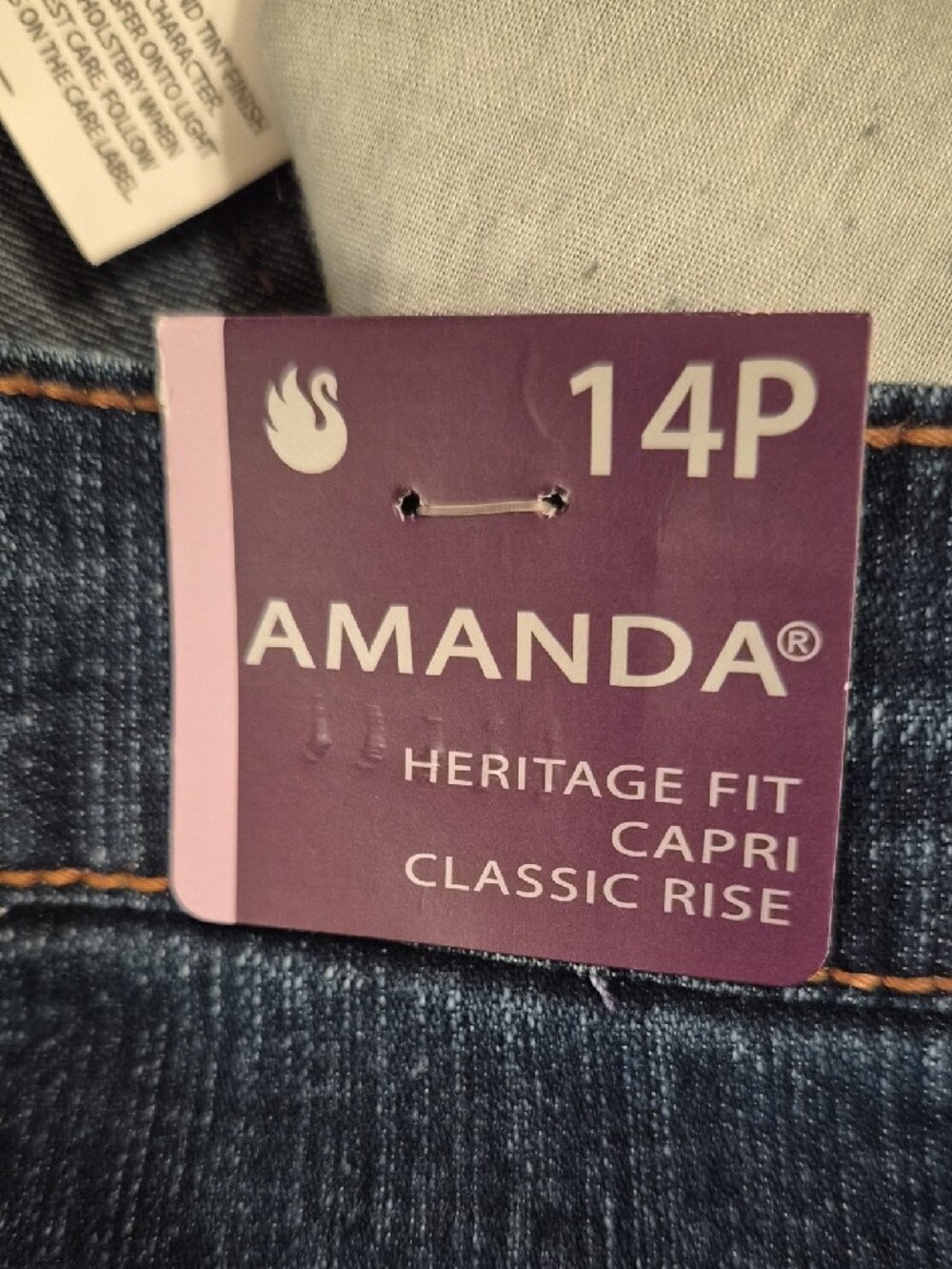 Gloria Vanderbilt Amanda Capris- Size 14 P - Picture 9 of 11